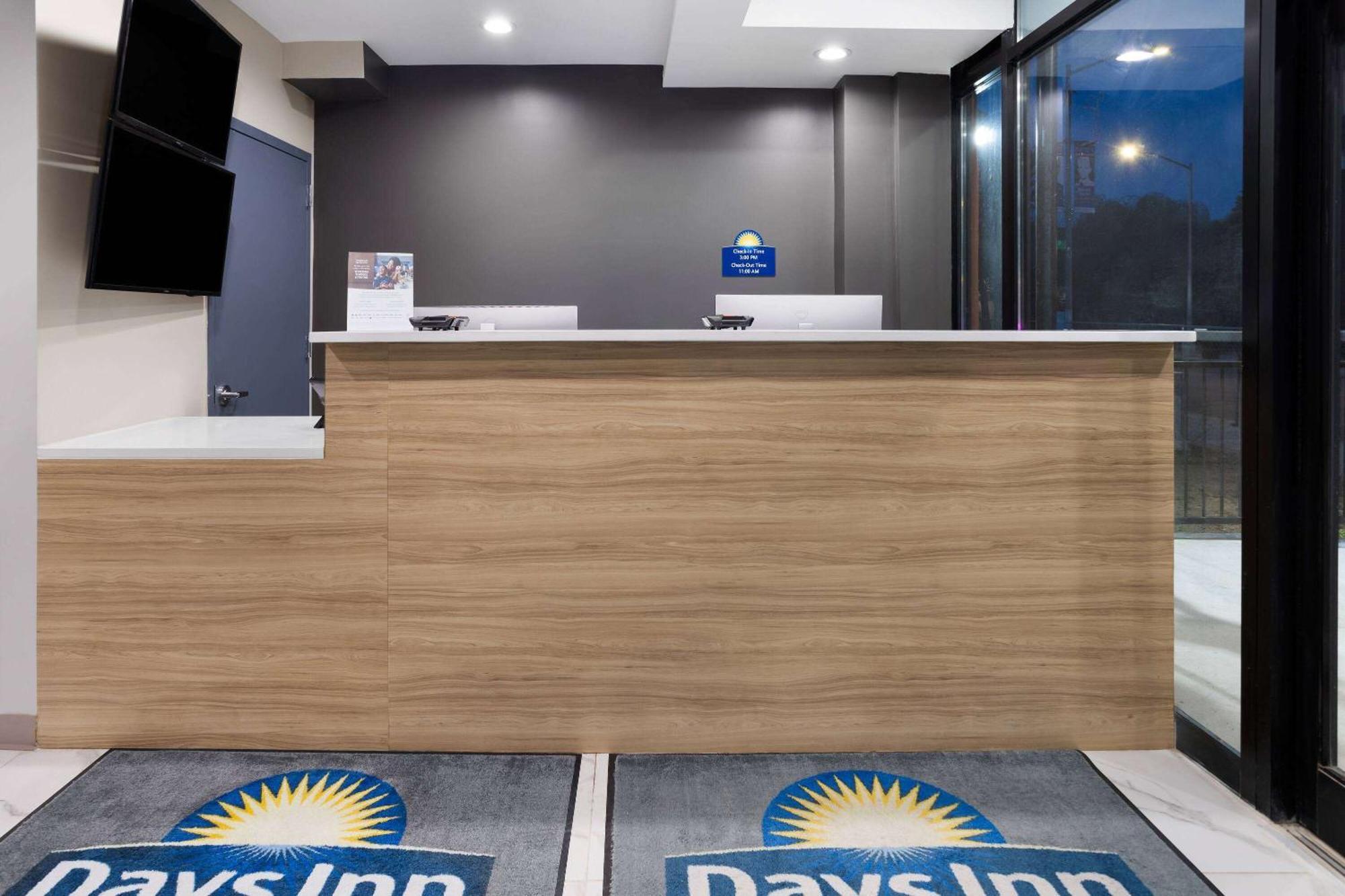Days Inn By Wyndham Staten Island New York Buitenkant foto