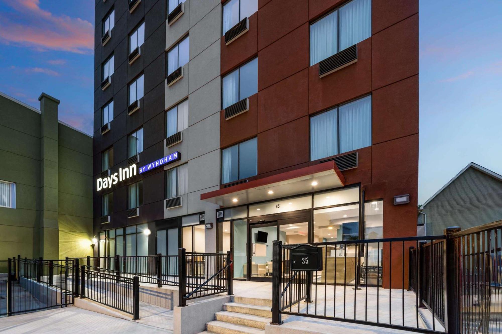 Days Inn By Wyndham Staten Island New York Buitenkant foto